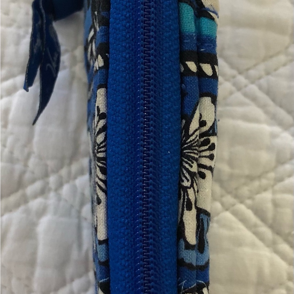 Vera Bradley Blue and White Floral Bifold Wallet/Phone Holder - Picture 6 of 14